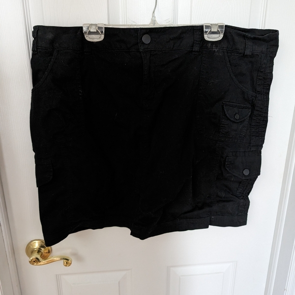 George Pants - Ladies Black Cargo Skort size 18